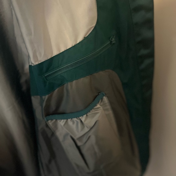 Lululemon savasana waterproof coat sz 6 - Picture 4 of 5